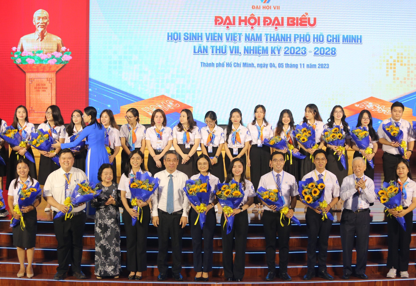 Đại hội đã thống nhất hiệp thương bầu Ban Chấp hành Hội Sinh viên TP. HCM khóa VII, gồm 45 anh, chị. (Ảnh: Ngô Tùng)