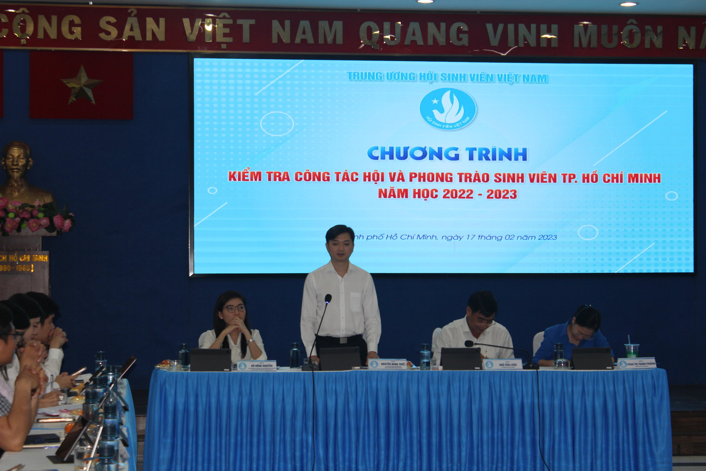 Anh Nguyễn Minh Triết - Bí thư T.Ư Đoàn, Chủ tịch Hội Sinh viên Việt Nam phát biểu tại buổi làm việc.