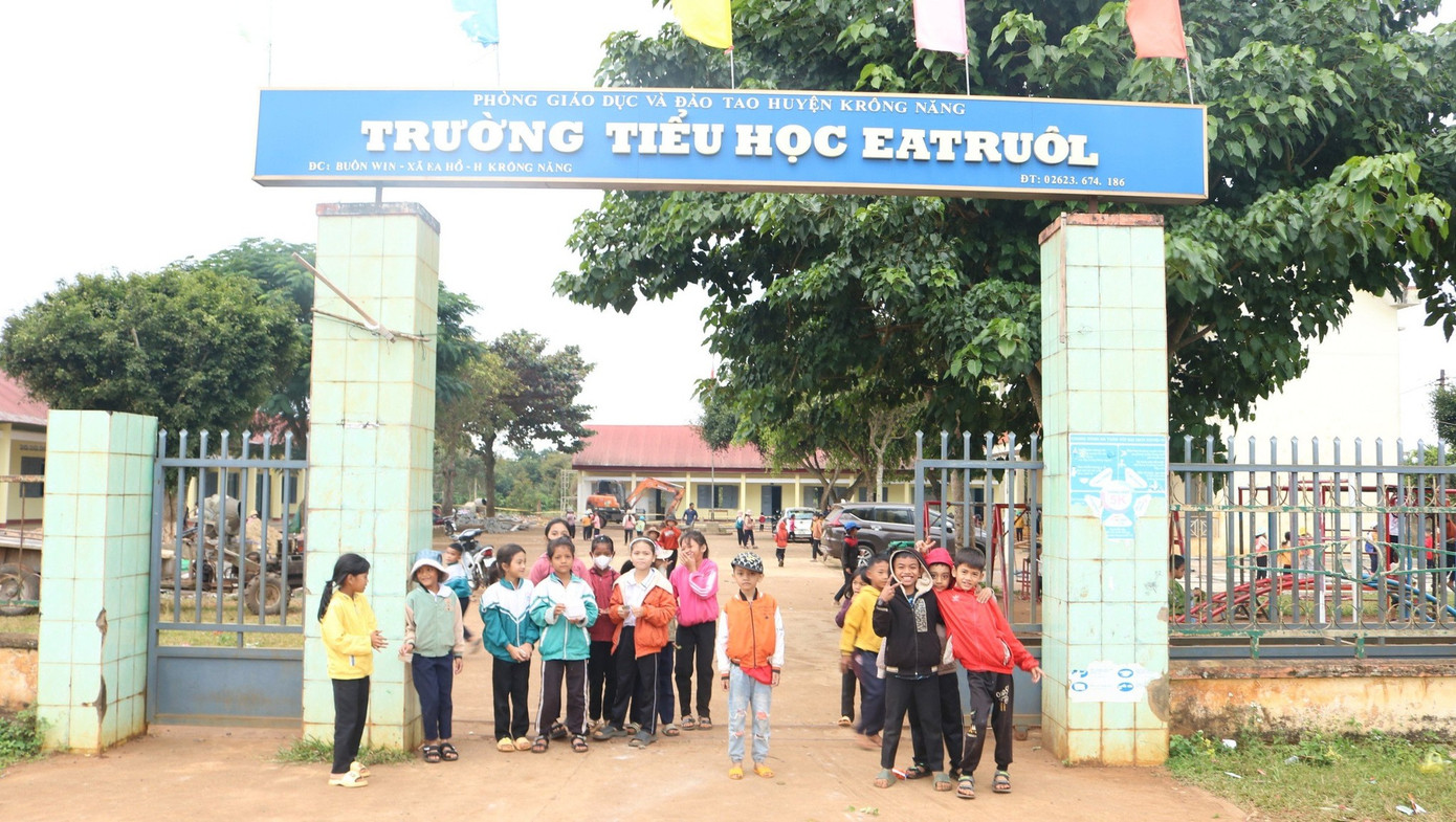 Trường Tiểu học Ea Truôl là điểm đến tiếp theo của chương trình Thắp Sáng Vùng Cao mùa 10. (Ảnh: CLB)