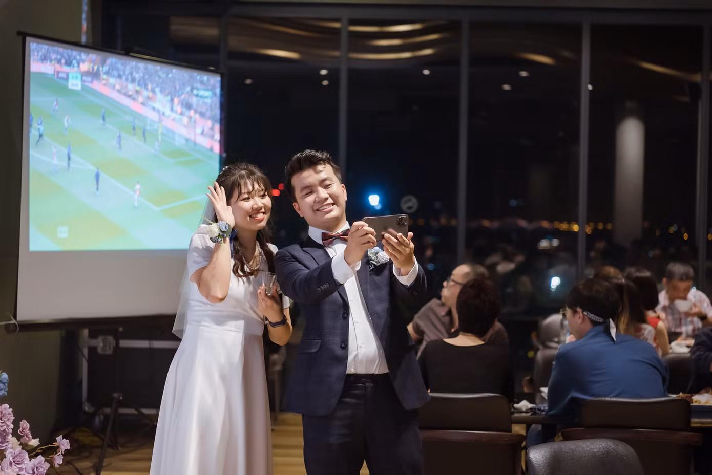 Hai người từ chung sở thích tới việc chung đôi tiến vào lễ đường. Hai người từ chung sở thích tới việc chung đôi tiến vào lễ đường.