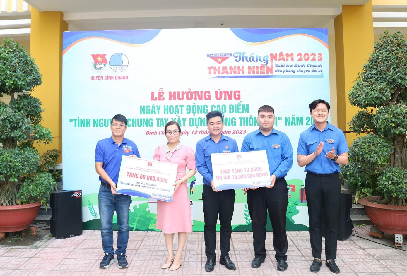 Ngày hoạt động cao điểm “Tình nguyện chung tay xây dựng nông thôn mới” diễn ra tại huyện Bình Chánh với nhiều hoạt động thiết thực.