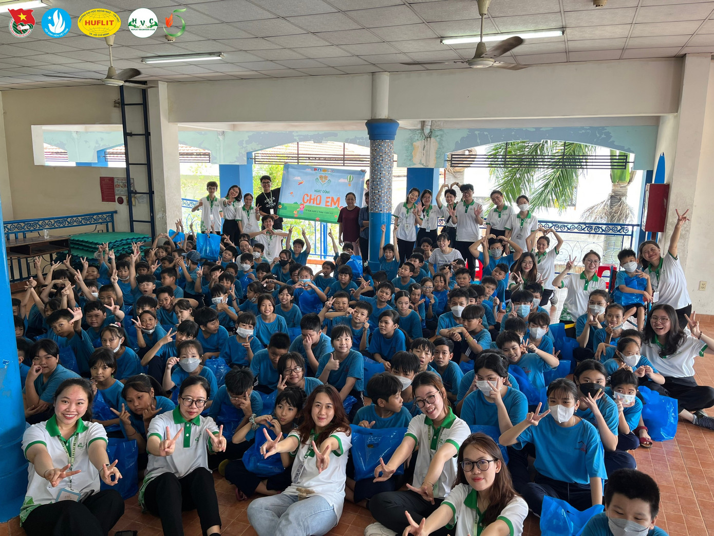 CLB Tình nguyện HUFLIT – HVC mang đến niềm vui cho nhiều mảnh đời trong xã hội.