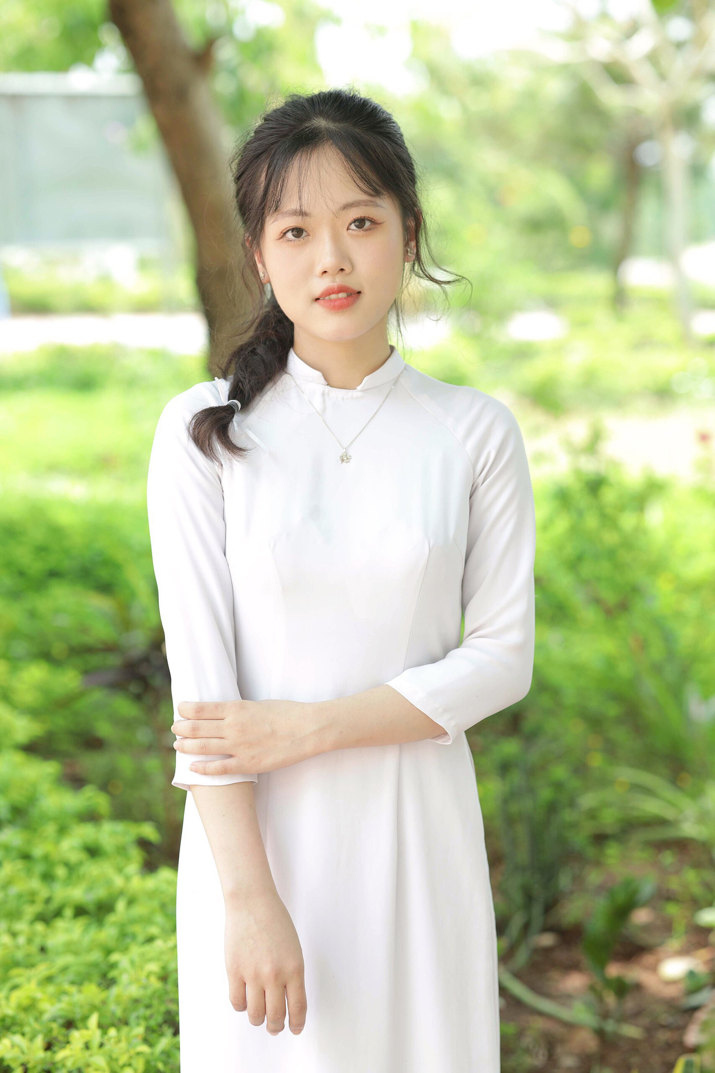 Nữ thủ khoa khối D tỉnh Đăk Nông với dáng vẻ xinh xắn, thông minh. (Ảnh: NVCC) Nữ thủ khoa khối D tỉnh Đăk Nông với dáng vẻ xinh xắn, thông minh. (Ảnh: NVCC)