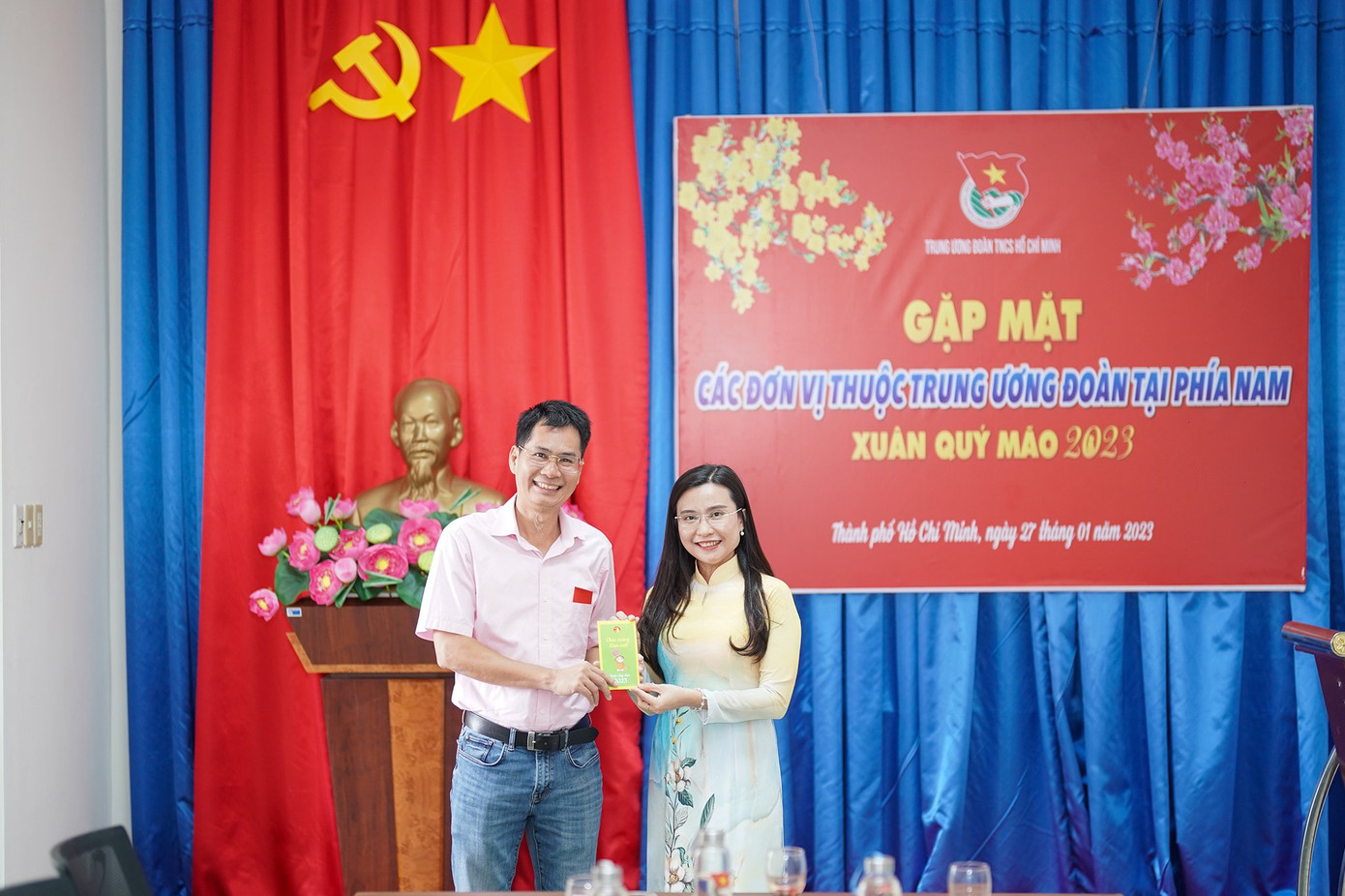 Bí thư T.Ư Đoàn Nguyễn Phạm Duy Trang cũng biểu dương Ban Đại diện Báo Tiền Phong tại TP. HCM đã tổ chức được nhiều hoạt động sau mặt báo, tiêu biểu là hoạt động Vinh danh và trao học bổng 'Nâng bước thủ khoa' cho tân sinh viên, lần thứ 7. (Ảnh: Phạm Nguyễn) Bí thư T.Ư Đoàn Nguyễn Phạm Duy Trang cũng biểu dương Ban Đại diện Báo Tiền Phong tại TP. HCM đã tổ chức được nhiều hoạt động sau mặt báo, tiêu biểu là hoạt động Vinh danh và trao học bổng 'Nâng bước thủ khoa' cho tân sinh viên, lần thứ 7. (Ảnh: Phạm Nguyễn)