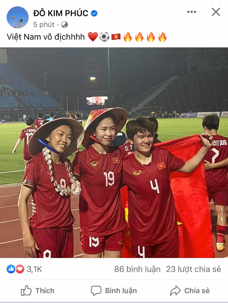 VĐV tâng bóng nghệ thuật Đỗ Kim Phúc bày tỏ sự ngưỡng mộ đến các chiến binh áo đỏ.