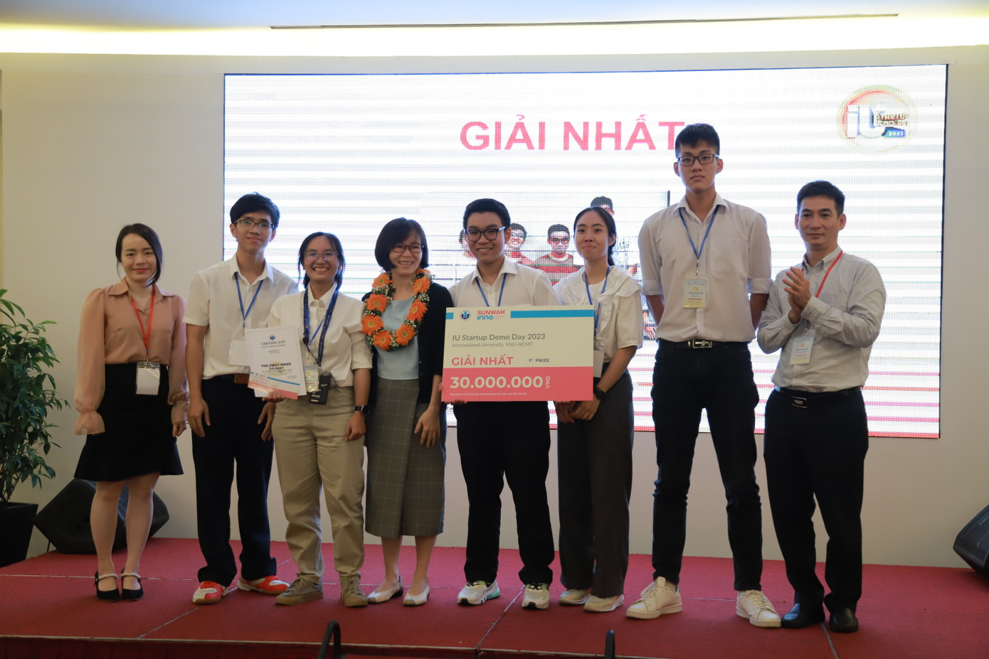 Dự án của nhóm đã đoạt giải Nhất tại cuộc thi “IU Startup Demo Day 2023”. (Ảnh: NVCC).