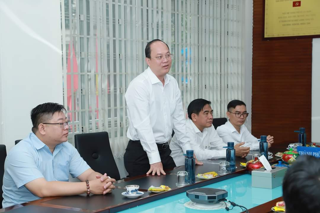 Ông Nguyễn Hồ Hải - Phó Bí thư Thành ủy TP. HCM đang chia sẻ và gửi gắm tới tuổi trẻ TP. HCM. Ông Nguyễn Hồ Hải - Phó Bí thư Thành ủy TP. HCM đang chia sẻ và gửi gắm tới tuổi trẻ TP. HCM.