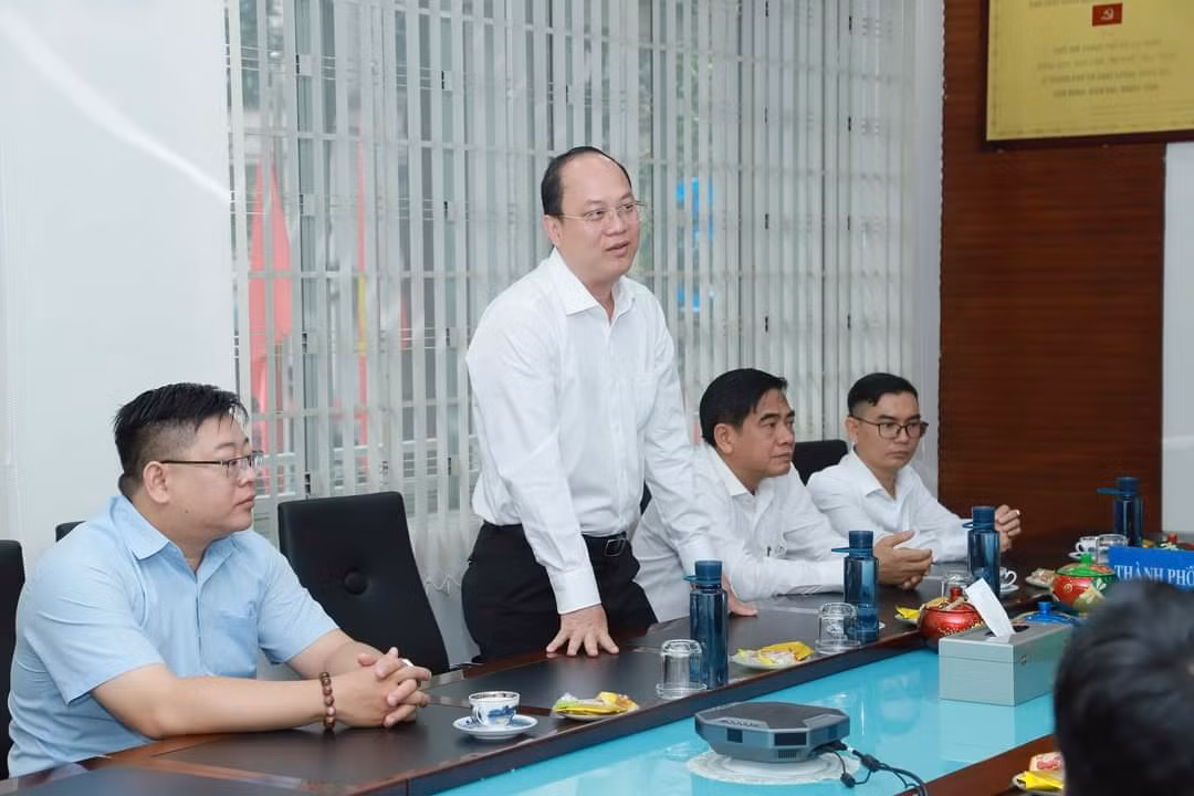 Ông Nguyễn Hồ Hải - Phó Bí thư Thành ủy TP. HCM đang chia sẻ và gửi gắm tới tuổi trẻ TP. HCM. Ông Nguyễn Hồ Hải - Phó Bí thư Thành ủy TP. HCM đang chia sẻ và gửi gắm tới tuổi trẻ TP. HCM.