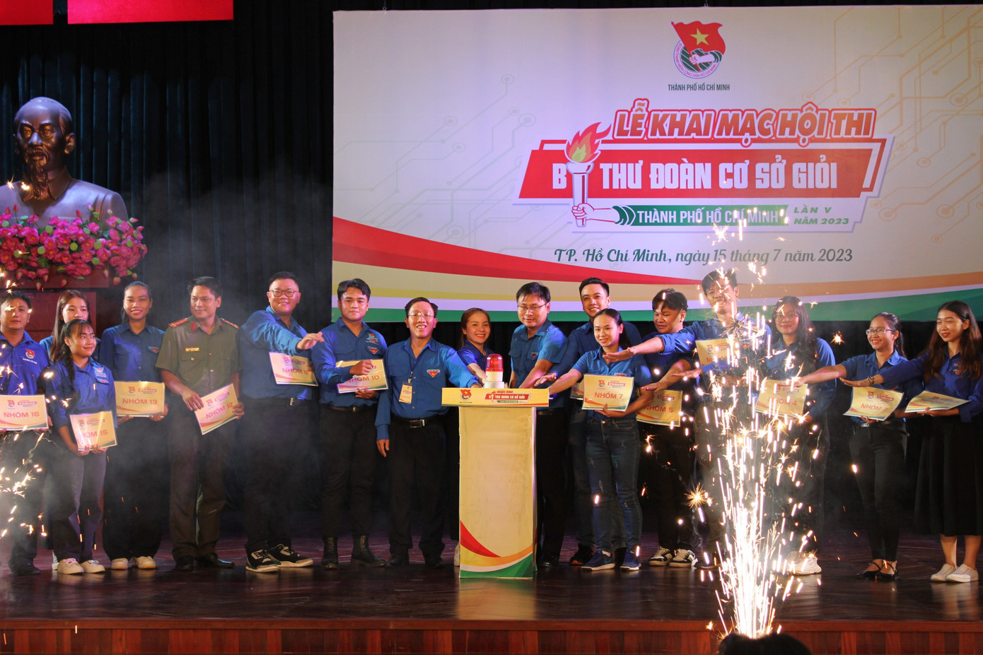 Ban Tổ chức thực hiện nghi thức khởi động Hội thi. Ban Tổ chức thực hiện nghi thức khởi động Hội thi.