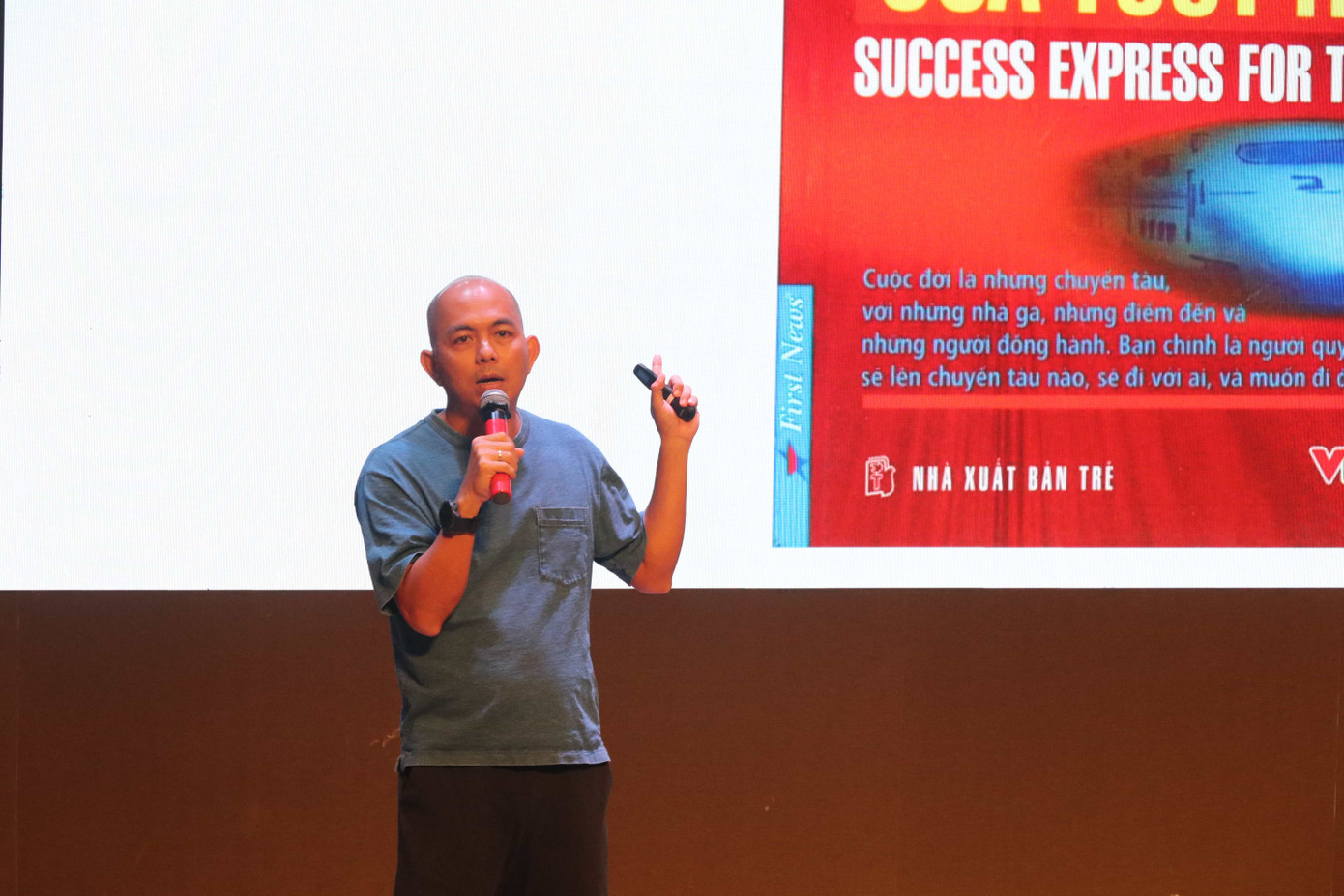 Anh Nguyễn Phương Nam truyền cảm hứng khởi nghiệp cho nhiều bạn trẻ. (Ảnh: Lan Huỳnh)