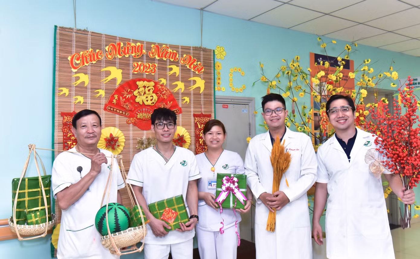 Tại Khoa Y học thể thao, góc chụp hình với đầy bánh chưng, bánh tét là địa điểm check-in không thể bỏ qua.