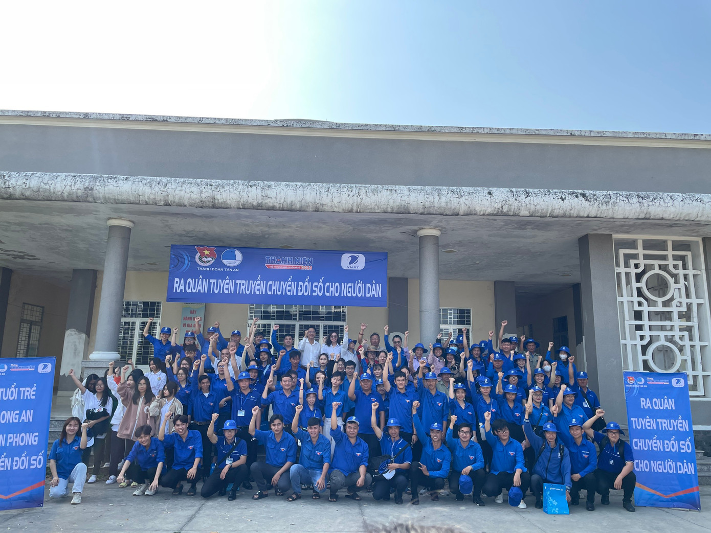 Tỉnh Đoàn Long An ra quân đội hình tuyên truyền chuyển đổi số.