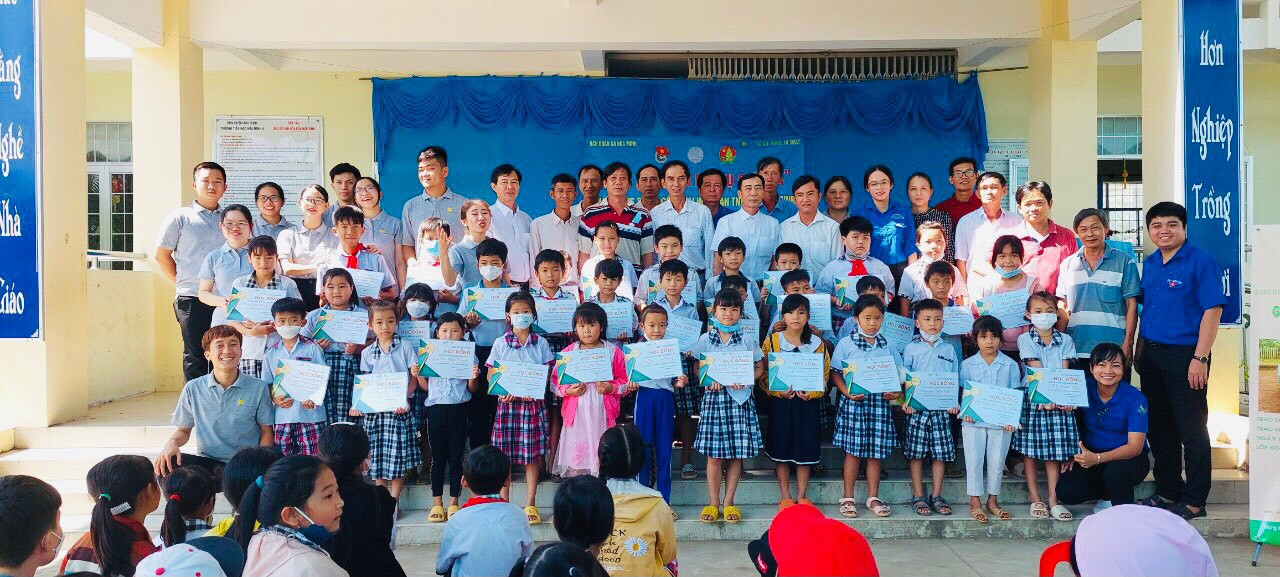 Dự án đã trao quà và học bổng cho các em tại tỉnh Trà Vinh.