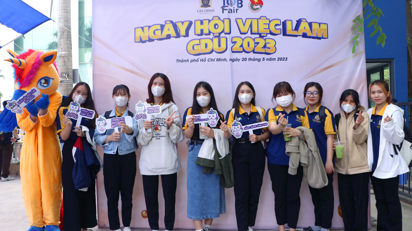 Các bạn sinh viên tham gia Ngày hội.