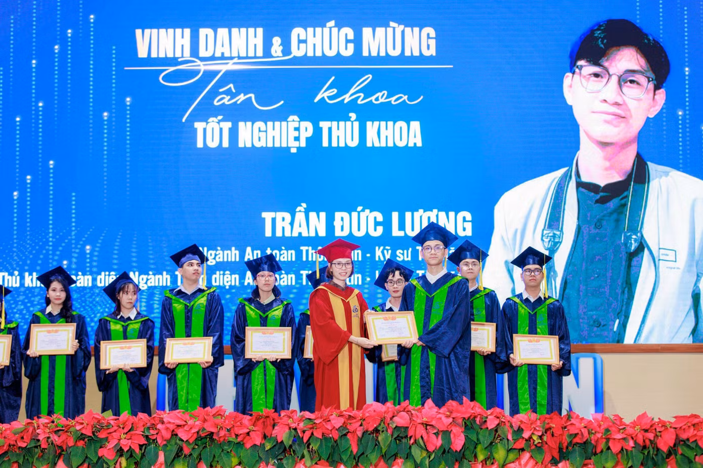 Chàng thủ khoa “kép” luôn tự nhắc nhở bản thân phải cố gắng nhiều hơn nữa để tạo nên những thành quả có giá trị.