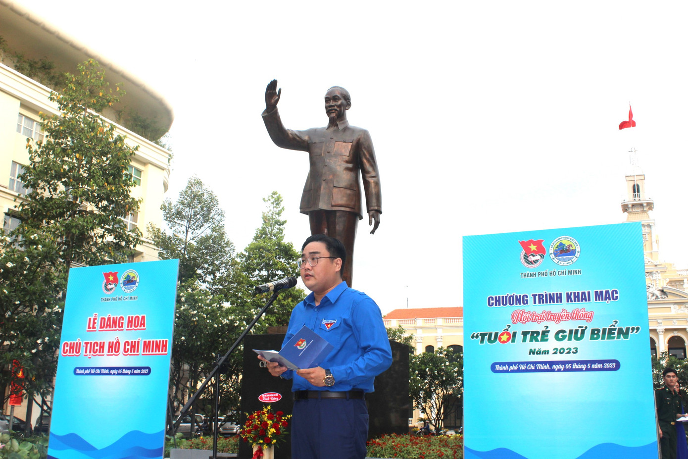 Anh Ngô Minh Hải – Phó Bí thư Thành Đoàn TPHCM phát biểu tại lễ dâng hoa.