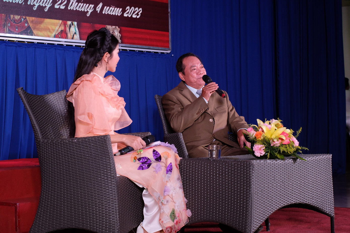 Diễn giả - NSƯT Hữu Danh giới thiệu, giao lưu về nghệ thuật hát bội.