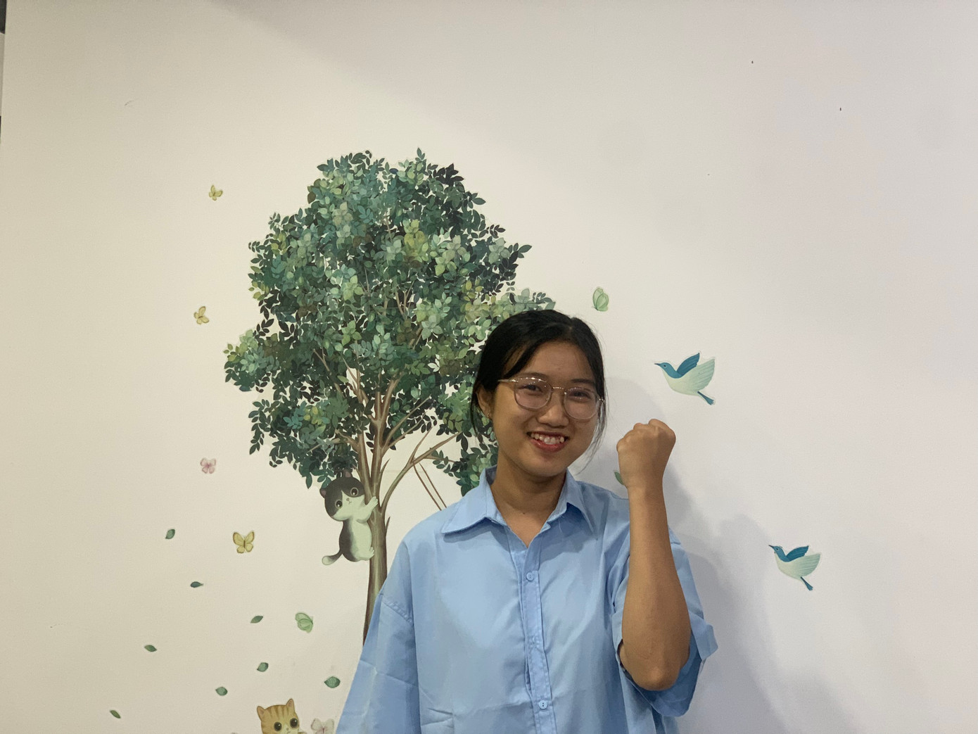 Quách Lâm Thảo Quân vui sướng khi đội tuyển bóng đá nữ Việt nam giành chiến thắng trong trận chung kết SEA Games.