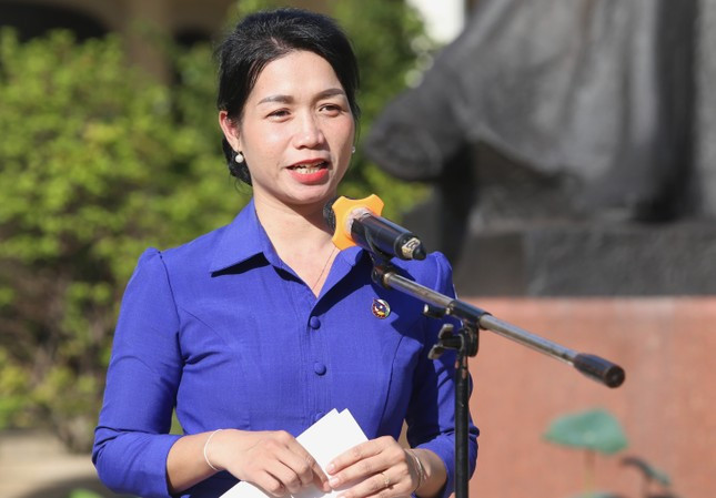 Phó Bí thư Thành Đoàn TP. Viêng Chăn chia sẻ tại lễ khai mạc chương trình. Phó Bí thư Thành Đoàn TP. Viêng Chăn chia sẻ tại lễ khai mạc chương trình.