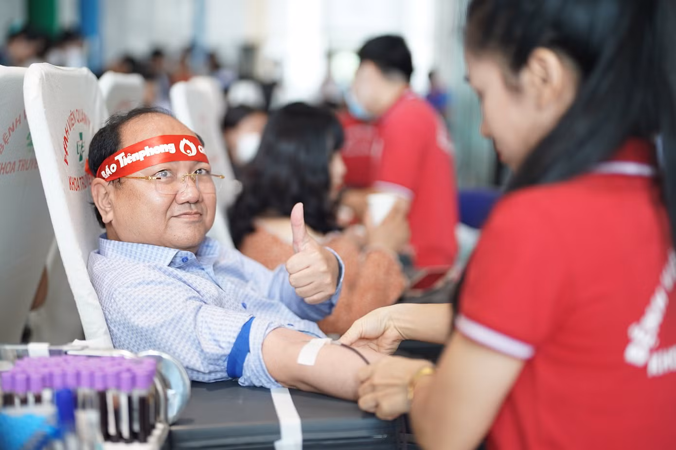 PGS. TS Nguyễn Minh Đức - Hiệu trưởng trường ĐH Văn Hiến hiến máu tại Ngày hội. PGS. TS Nguyễn Minh Đức - Hiệu trưởng trường ĐH Văn Hiến hiến máu tại Ngày hội.