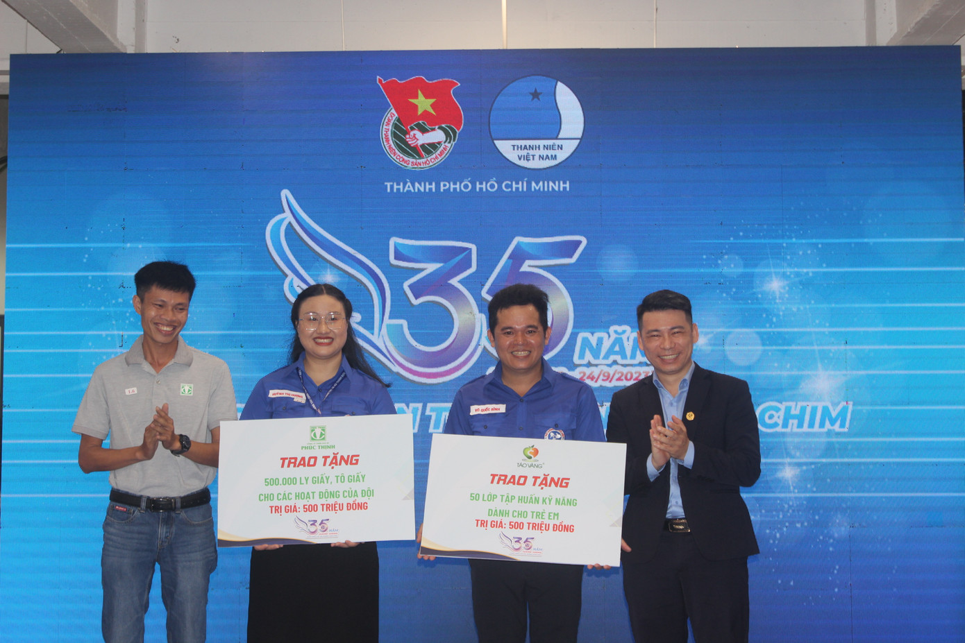 Các doanh nghiệp ủng hộ nguồn lực cho Đội Công tác xã hội Thanh niên Thành phố tại chương trình. Các doanh nghiệp ủng hộ nguồn lực cho Đội Công tác xã hội Thanh niên Thành phố tại chương trình.