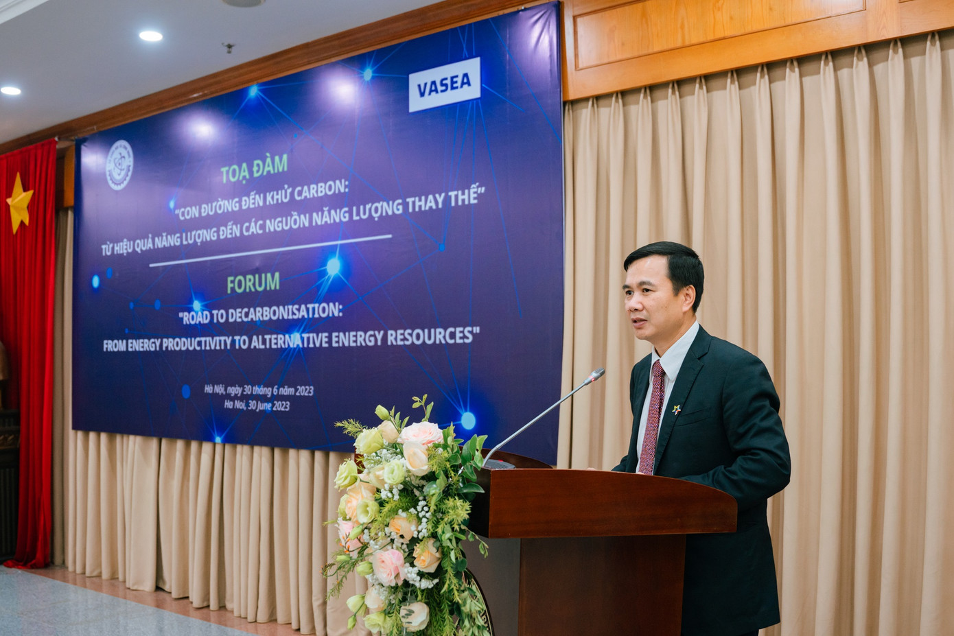 PGS. TS Bùi Thế Duy - Thứ trưởng Bộ Khoa học và Công nghệ Việt Nam phát biểu tại toạ đàm. PGS. TS Bùi Thế Duy - Thứ trưởng Bộ Khoa học và Công nghệ Việt Nam phát biểu tại toạ đàm.