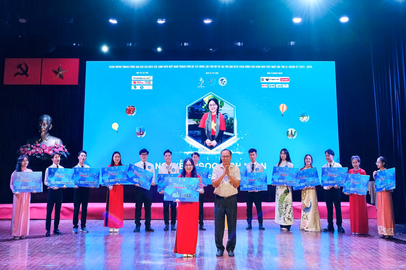 Nguyễn Ngọc Bích Loan đạt giải Quán quân cuộc thi “Hướng dẫn viên du lịch triển vọng toàn Thành năm 2023”. (Ảnh: NVCC)