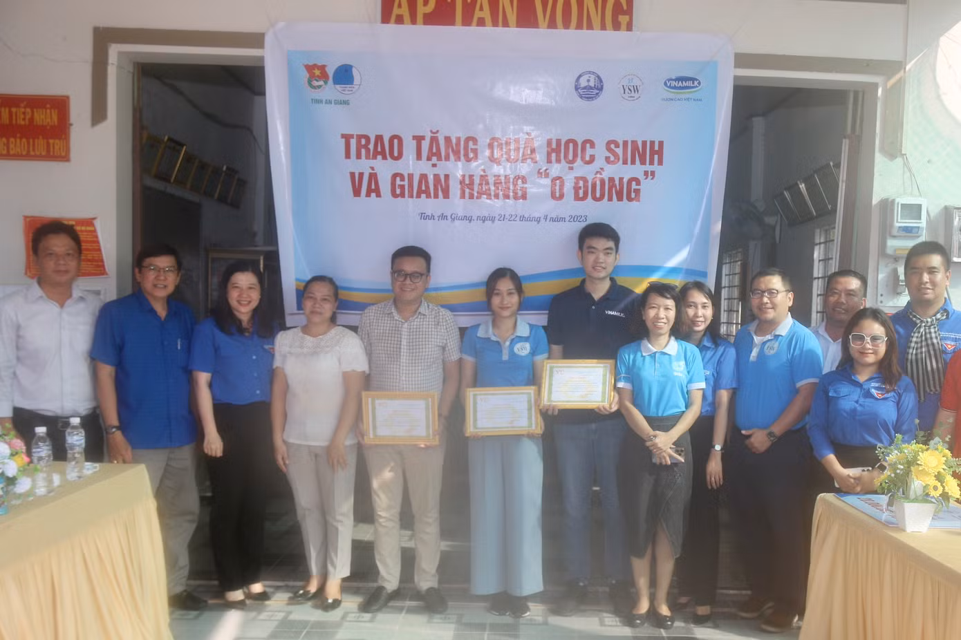 Chương trình còn có sự đồng hành của Viện Kinh tế, Học viện Chính trị quốc gia Hồ Chí Minh; Đảng ủy – Ủy ban nhân dân – Mặt trận Tổ quốc và các đoàn thể chính trị – xã hội phường Đa Kao, Q. 1, TP. HCM; Công ty cổ phần sữa Việt Nam; CLB Công tác Xã hội Chuyến xe yêu thương.