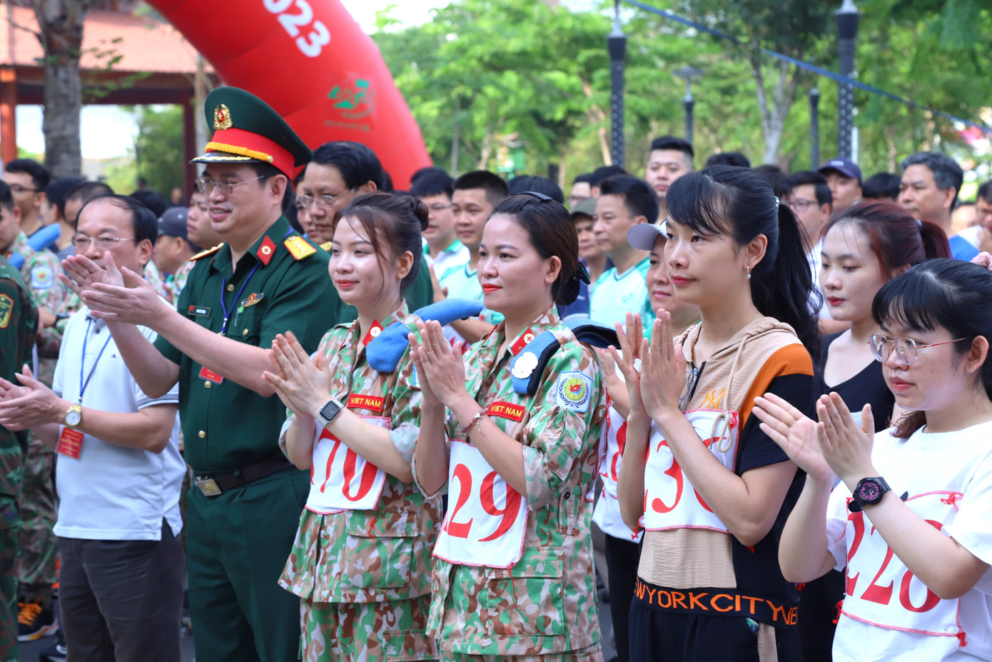 Các vận động viên có mặt từ rất sớm để khởi động. Các vận động viên có mặt từ rất sớm để khởi động.