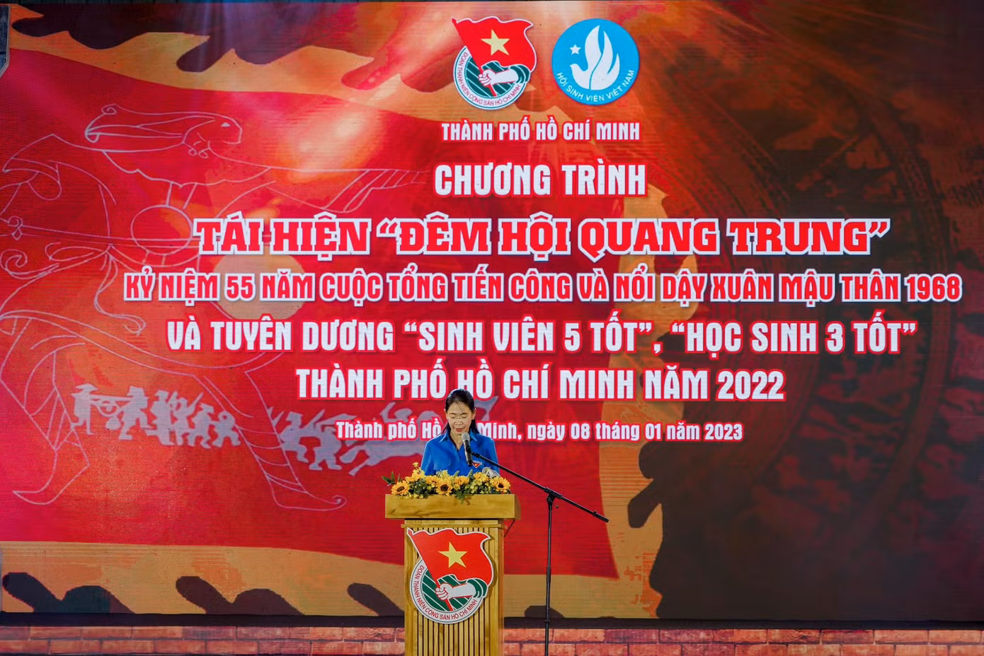 Chị Phan Thị Thanh Phương, Bí thư Thành Đoàn TP. HCM phát biểu tại Đêm hội.