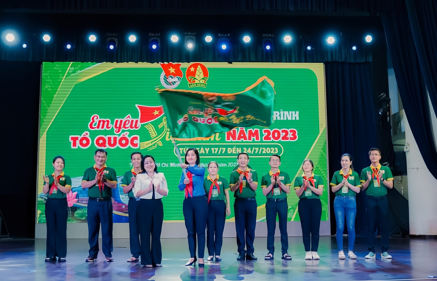 Ban Tổ chức khởi động Hành trình “Em yêu tổ quốc Việt Nam” năm 2023. Ban Tổ chức khởi động Hành trình “Em yêu tổ quốc Việt Nam” năm 2023.