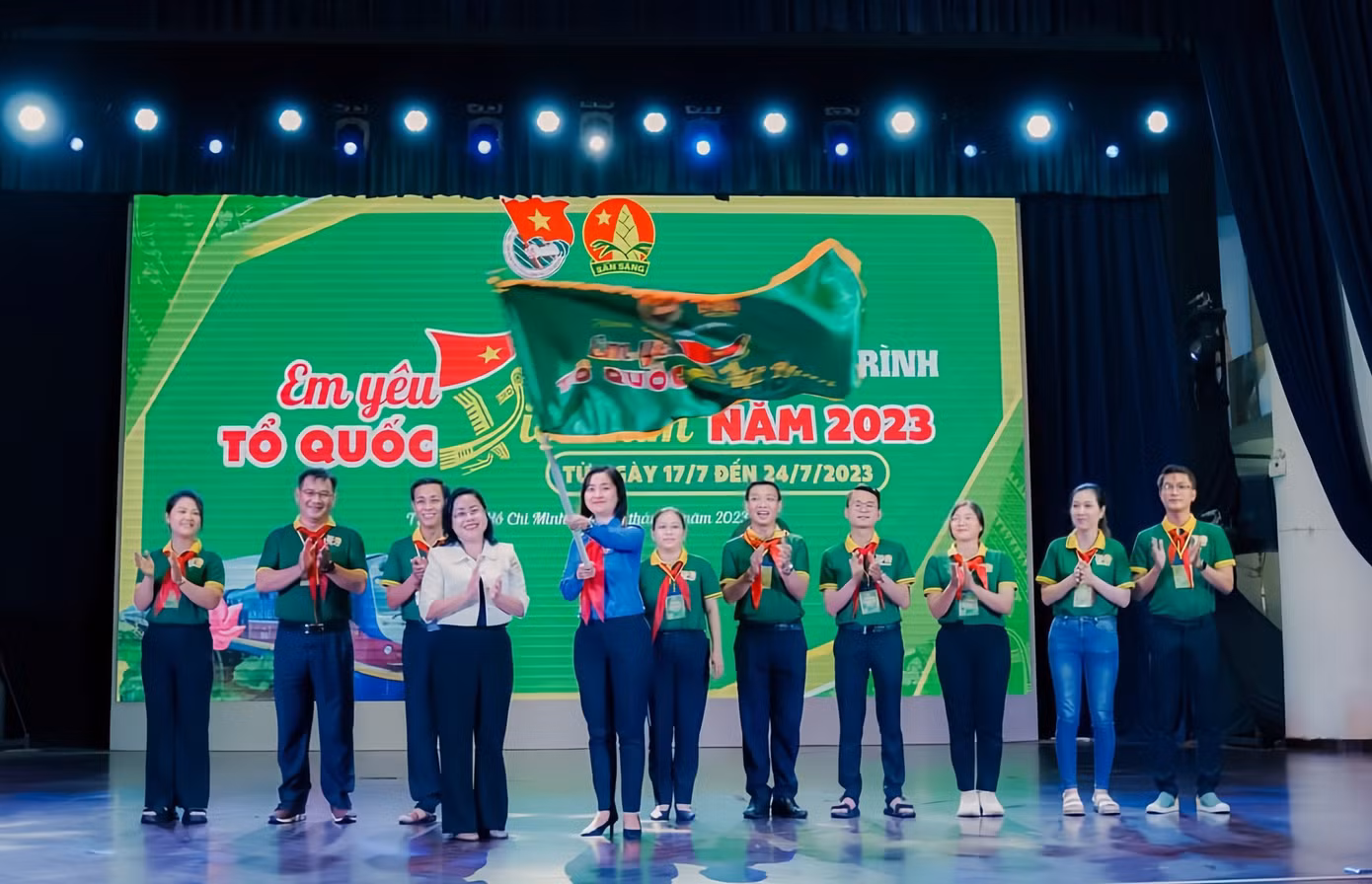 Ban Tổ chức khởi động Hành trình “Em yêu tổ quốc Việt Nam” năm 2023.