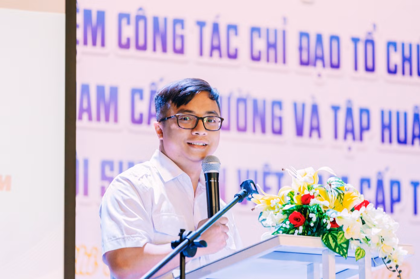 Phó Chủ tịch thường trực Hội Sinh viên TP. HCM Nguyễn Đức Nguyên chia sẻ tại Hội nghị.