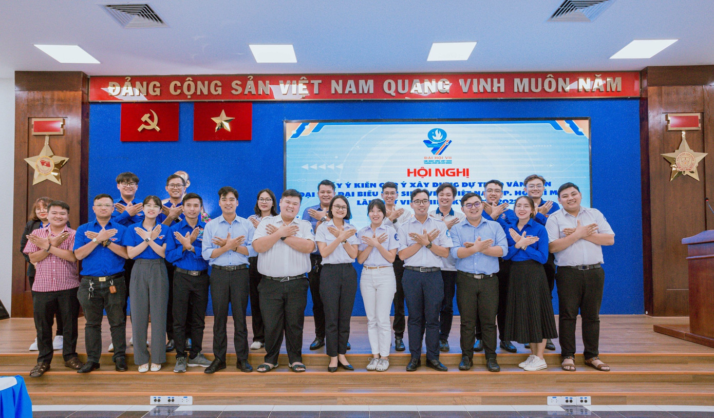 Các đại biểu cùng chụp hình lưu niệm. Các đại biểu cùng chụp hình lưu niệm.