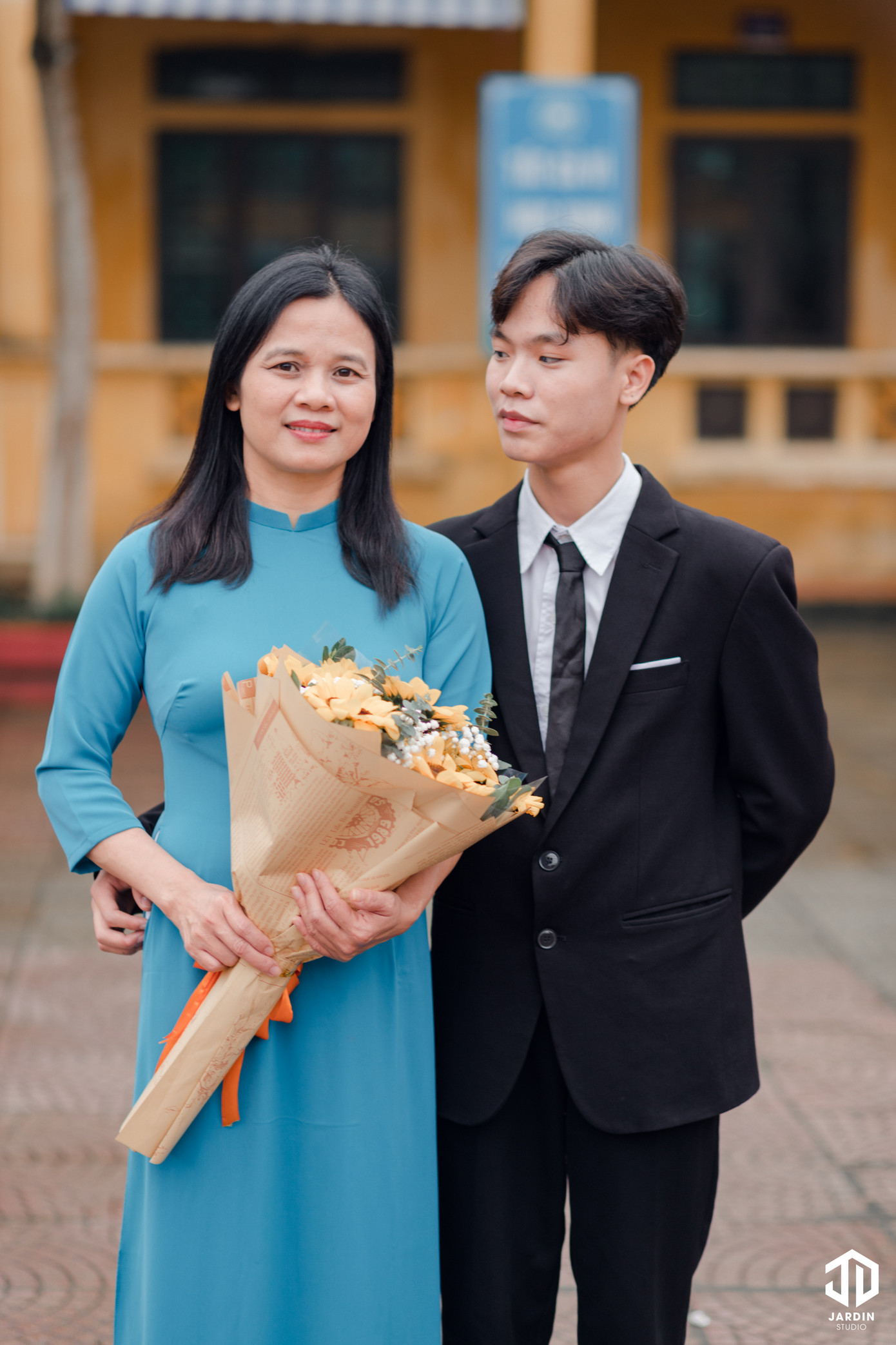 La Thiên Vũ và cô giáo truyền động lực để Vũ phấn đấu. Ảnh: NVCC La Thiên Vũ và cô giáo truyền động lực để Vũ phấn đấu. Ảnh: NVCC