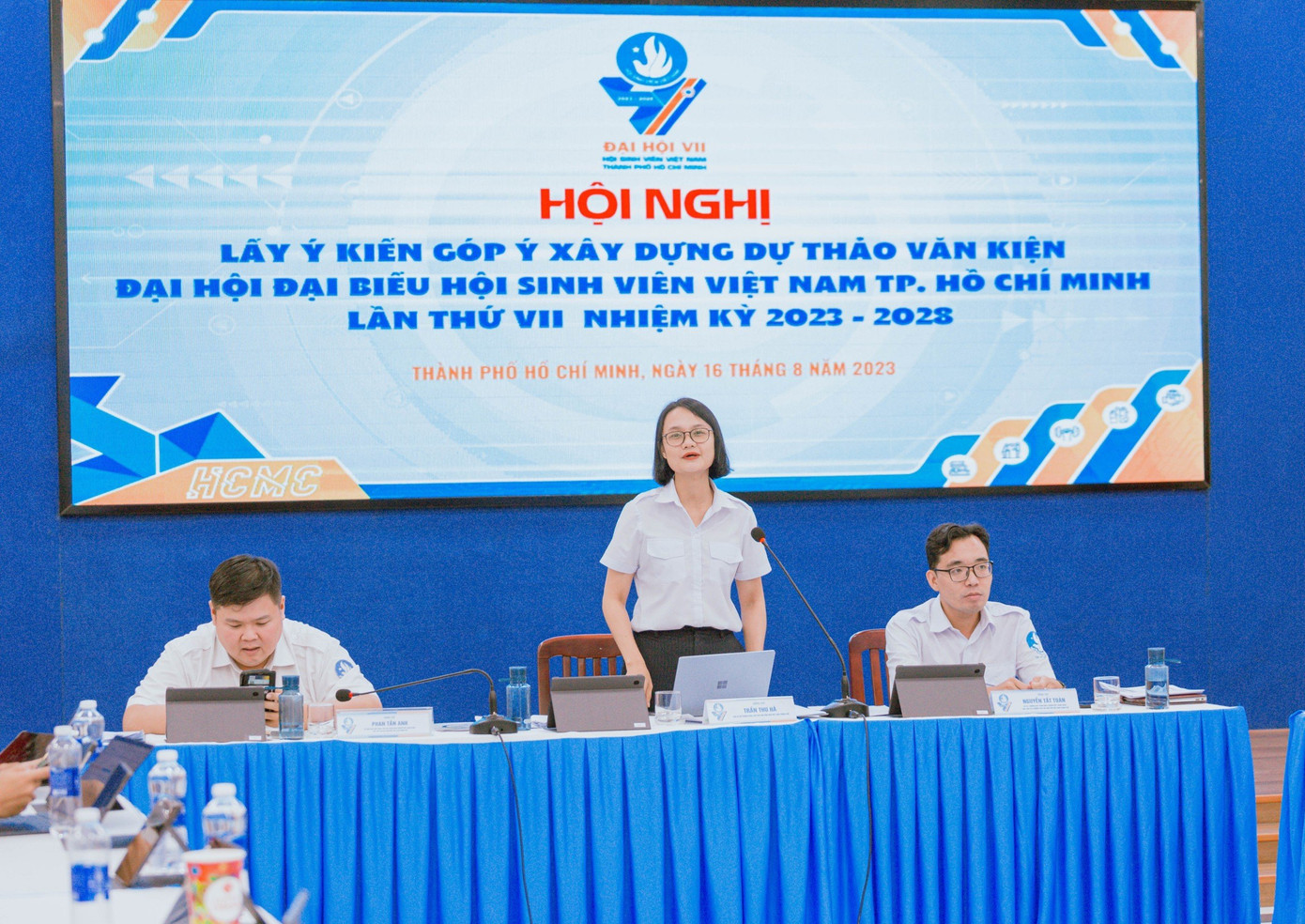 Chị Trần Thu Hà - Phó Bí thư Thành Đoàn, Chủ tịch Hội Sinh viên TP. HCM phát biểu tại Hội nghị. Chị Trần Thu Hà - Phó Bí thư Thành Đoàn, Chủ tịch Hội Sinh viên TP. HCM phát biểu tại Hội nghị.
