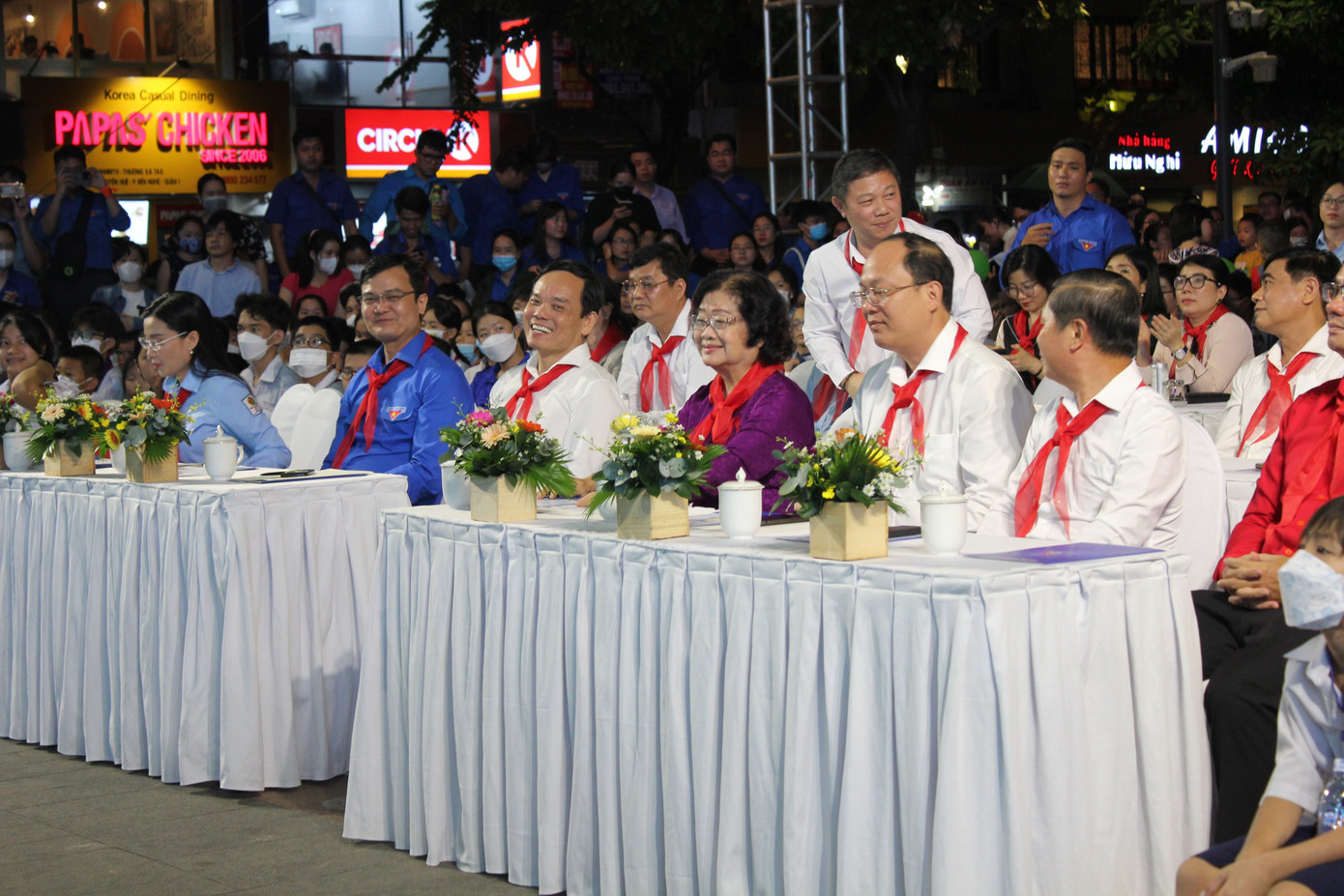 Các đại biểu tham dự chương trình.