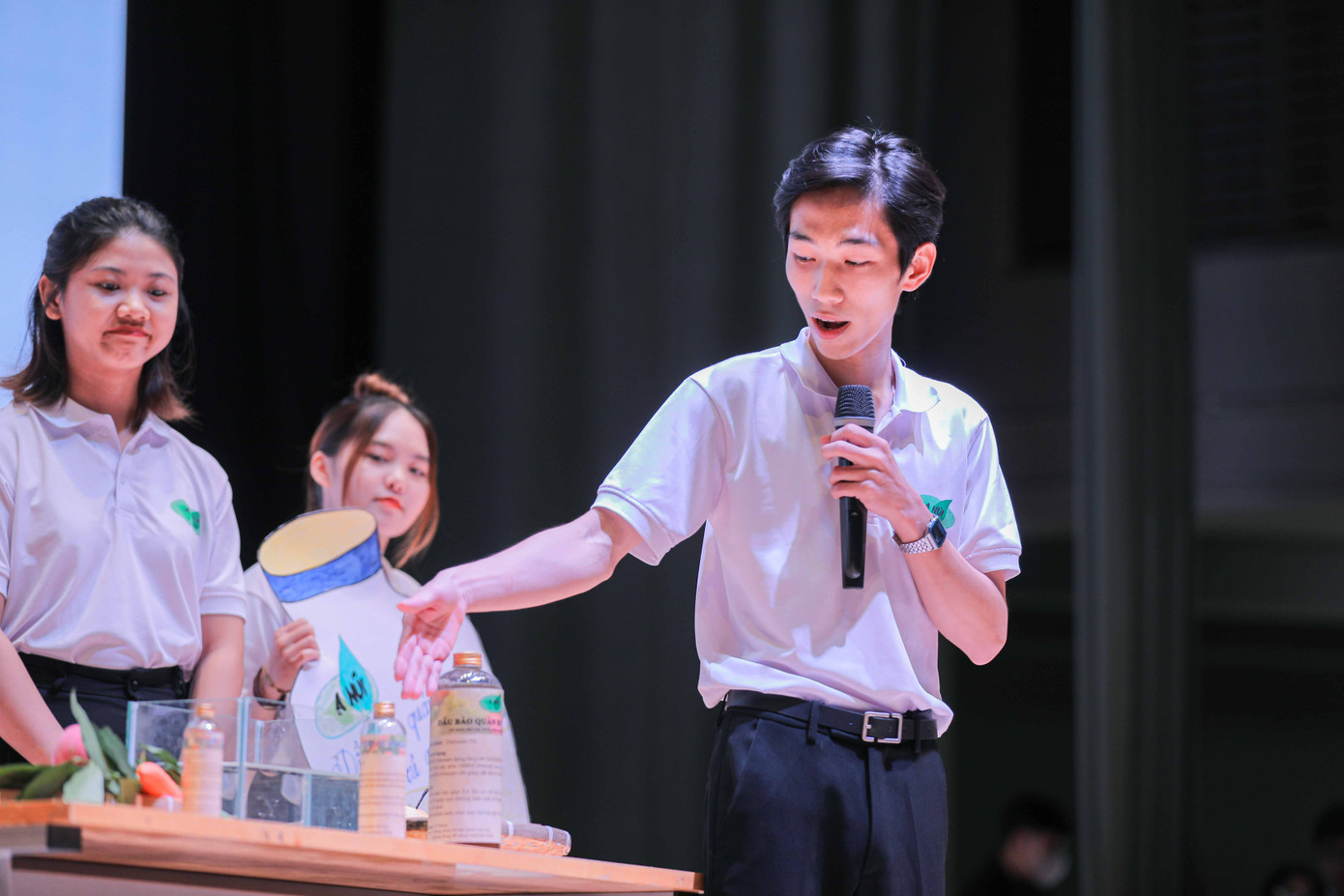 7 đội thi tại vòng Chung kết đã trình bày trước Hội đồng Giám khảo.