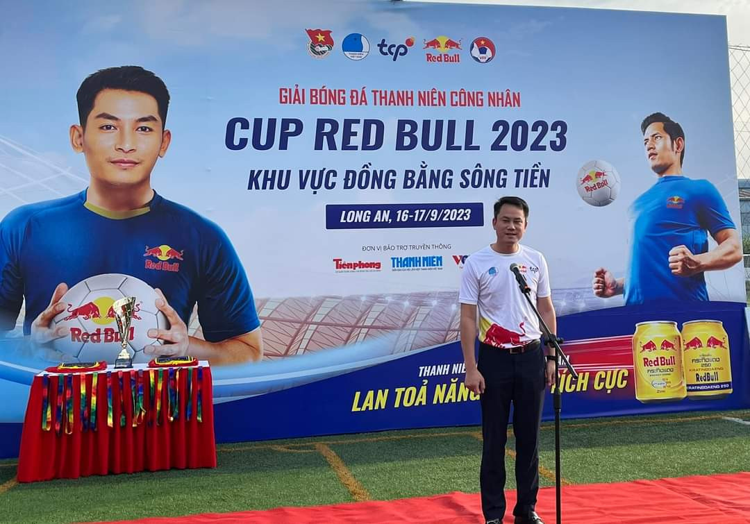 Anh Nguyễn Kim Quy - Phó Chủ tịch thường trực T.Ư Hội LHTN Việt Nam phát biểu tại chương trình. (Ảnh: Tỉnh Đoàn Long An)