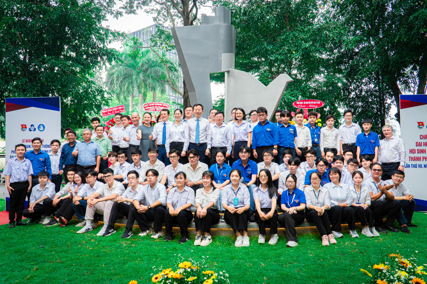 Các bạn sinh viên cùng chụp hình với 'Không gian truyền thống phong trào học sinh, sinh viên Sài Gòn - Gia Định - TP. HCM'. (Ảnh: TLTĐ) Các bạn sinh viên cùng chụp hình với 'Không gian truyền thống phong trào học sinh, sinh viên Sài Gòn - Gia Định - TP. HCM'. (Ảnh: TLTĐ)