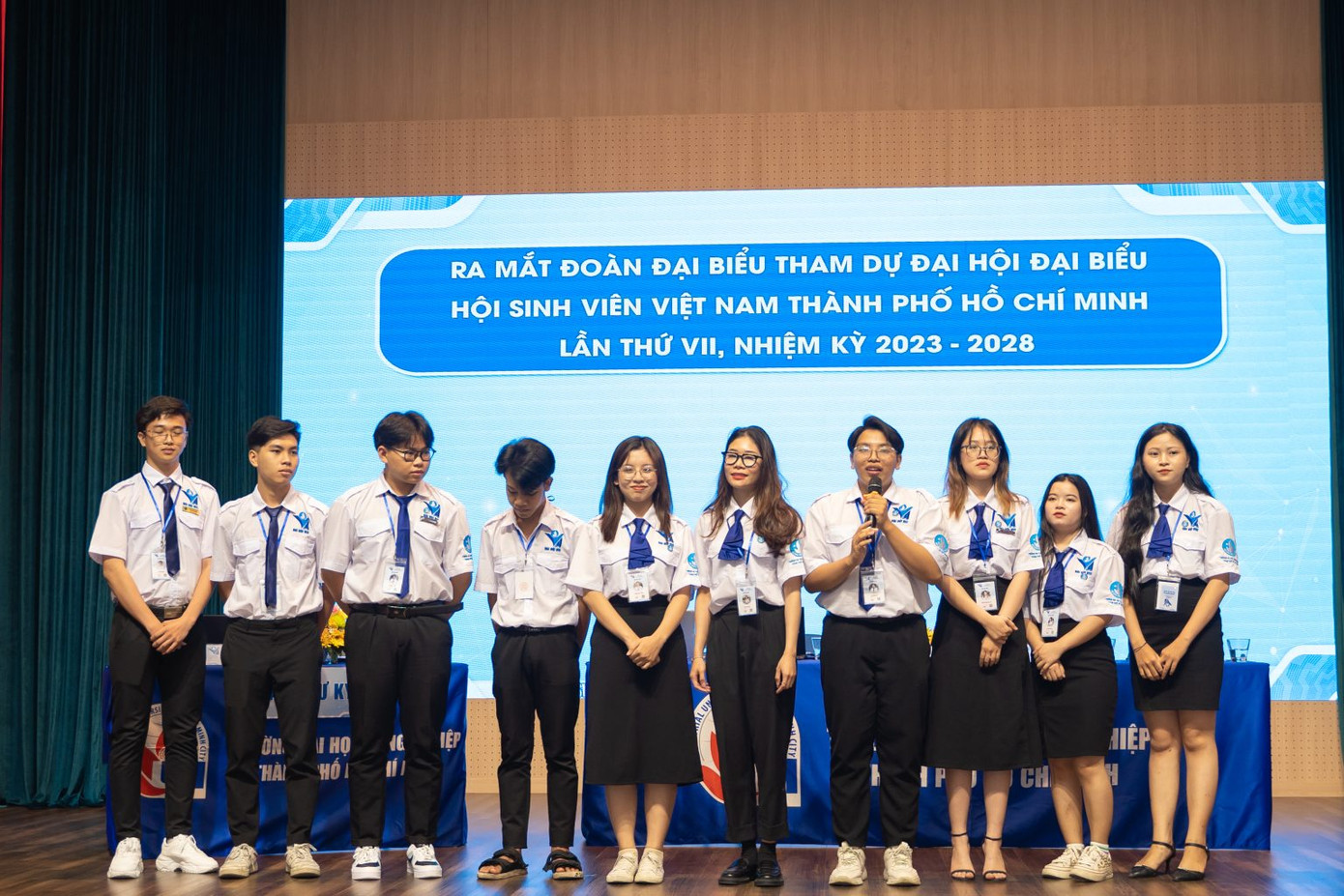 Anh Trần Bảo Duy – Ủy viên Ban Thường vụ Đoàn trường ĐH Công nghiệp TP. HCM, Phó Chủ tịch Hội Sinh viên trường khoá VII (thứ tư, từ phải sang) được hiệp thương bầu làm Chủ tịch Hội Sinh viên trường khoá VIII, nhiệm kỳ 2023 – 2025.