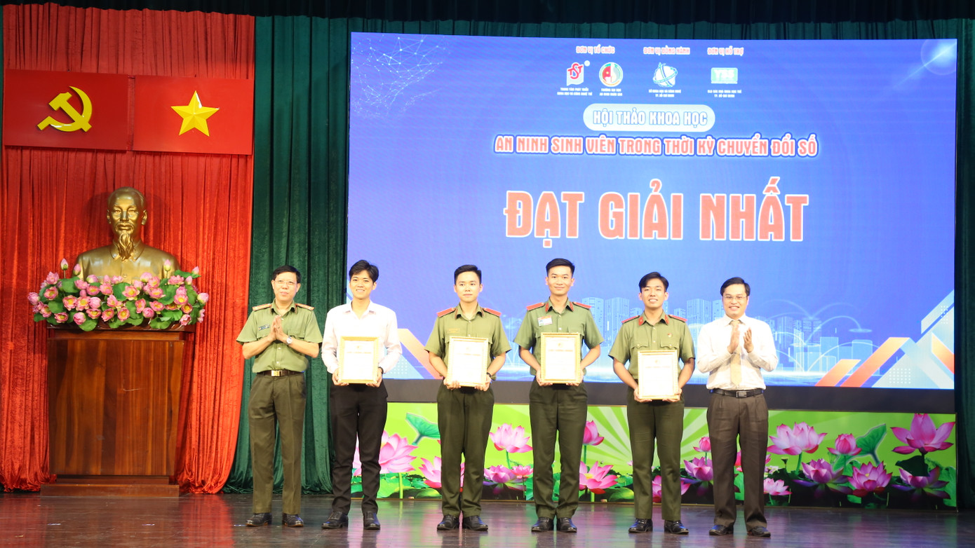 Tham luận của Trần Lê Trọng Văn là một trong 2 tham luận giành giải Nhất chung cuộc. Tham luận của Trần Lê Trọng Văn là một trong 2 tham luận giành giải Nhất chung cuộc.