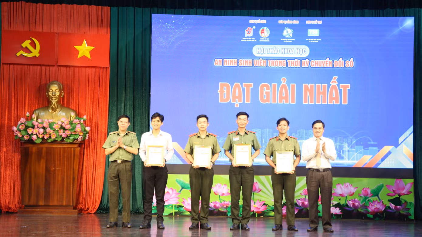 Tham luận của Trần Lê Trọng Văn là một trong 2 tham luận giành giải Nhất chung cuộc. Tham luận của Trần Lê Trọng Văn là một trong 2 tham luận giành giải Nhất chung cuộc.