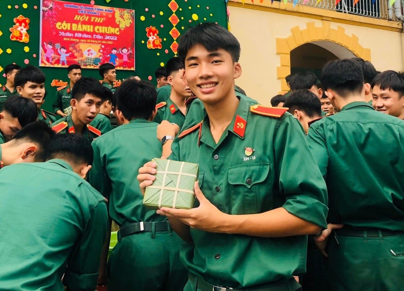 Ngân tham gia Hội thi “Gói bánh chưng” nhân dịp Tết Nguyên Đán tại đơn vị. Ngân tham gia Hội thi “Gói bánh chưng” nhân dịp Tết Nguyên Đán tại đơn vị.