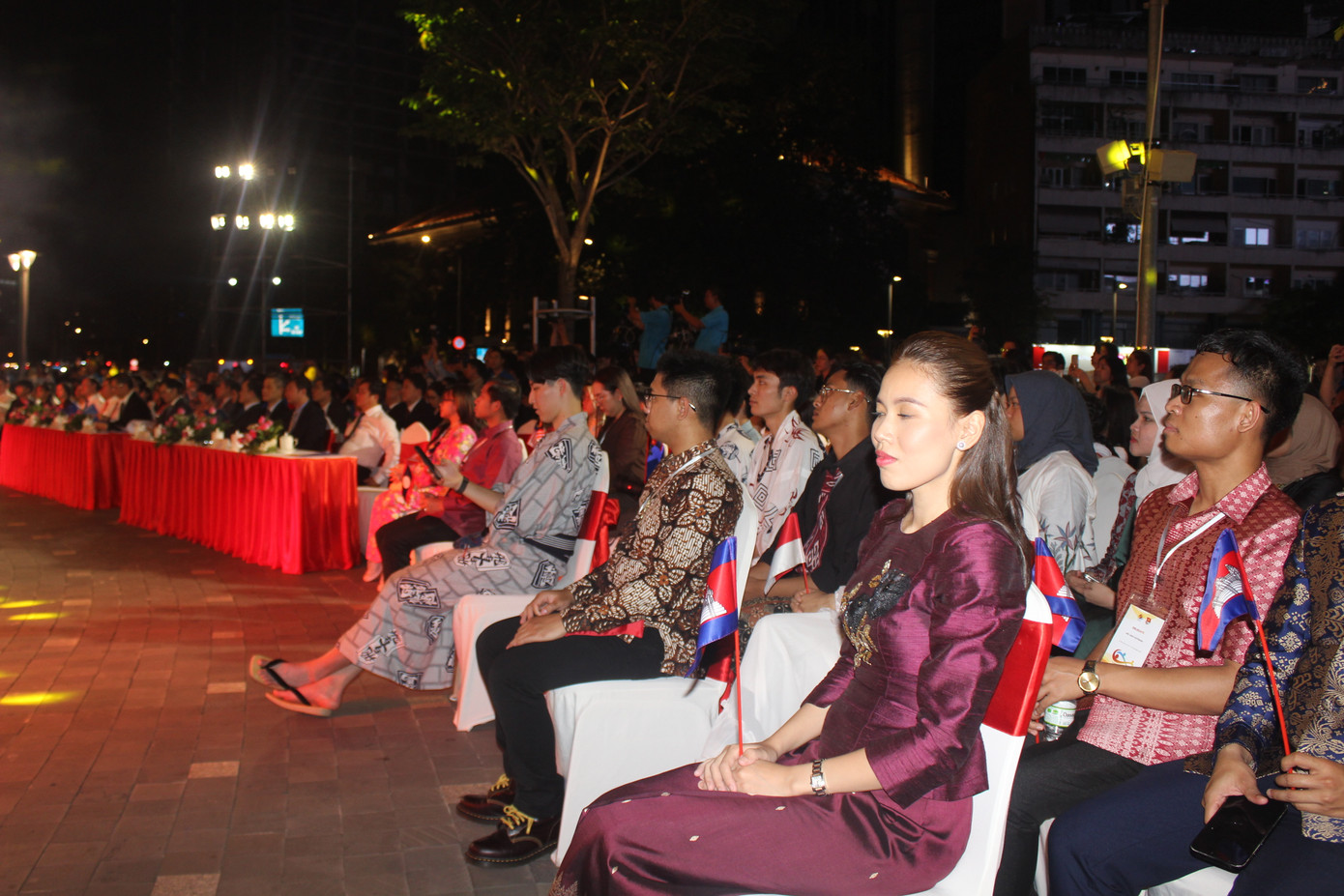 110 đại biểu thanh niên các nước ASEAN và Nhật Bản tham dự chương trình văn nghệ chào mừng.