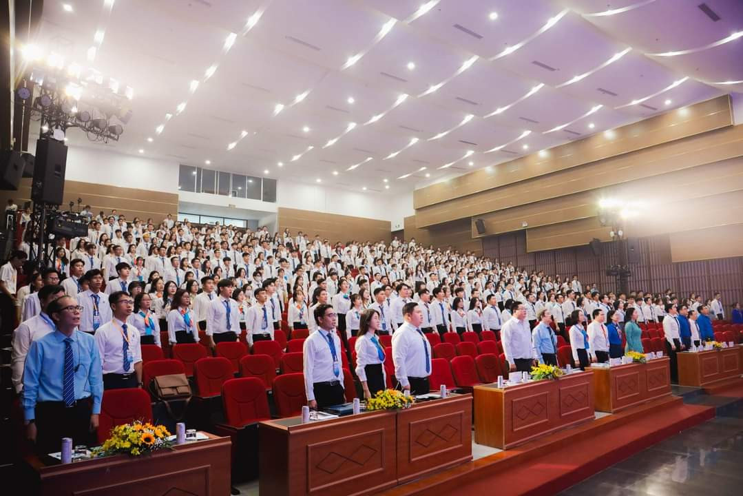 Sau khi khánh thành không gian Triển lãm “Dệt nên những ước mơ cho đời”, Đại hội chính thức được khai mạc sáng 4/11, với sự tham dự của 459 đại biểu, đại diện cho trên 600.000 sinh viên trên địa bàn TP. HCM. (Ảnh: Ngô Tùng) Sau khi khánh thành không gian Triển lãm “Dệt nên những ước mơ cho đời”, Đại hội chính thức được khai mạc sáng 4/11, với sự tham dự của 459 đại biểu, đại diện cho trên 600.000 sinh viên trên địa bàn TP. HCM. (Ảnh: Ngô Tùng)