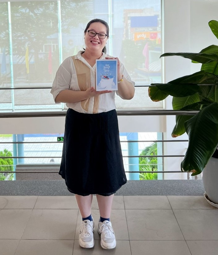 Sinh viên Đoàn Nguyễn Ái Xuân - Chủ nhiệm đề tài. Sinh viên Đoàn Nguyễn Ái Xuân - Chủ nhiệm đề tài.