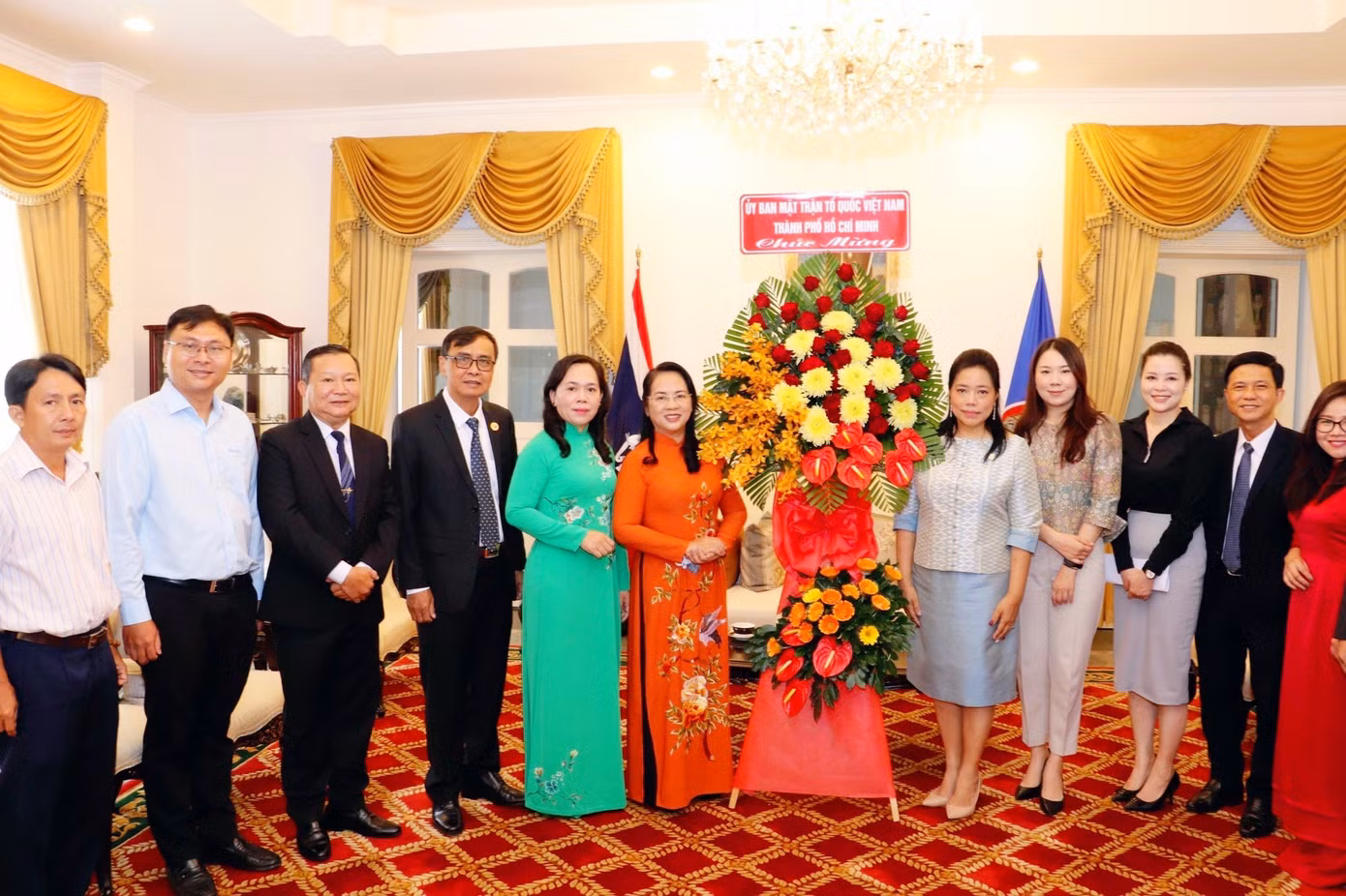 Anh Trương Minh Tước Nguyên - Phó Bí thư Thành Đoàn TP. HCM (thứ hai, từ trái qua). (Ảnh: TLTĐ)
