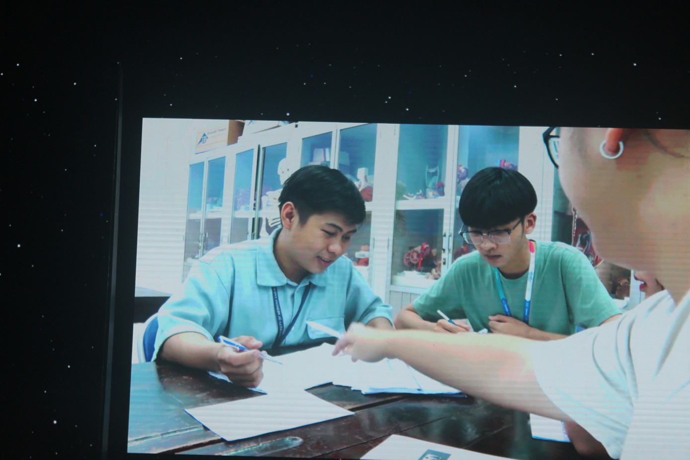 Ngoài học tập, Khánh Tường tích cực tham gia các hoạt động thiện nguyện. Ngoài học tập, Khánh Tường tích cực tham gia các hoạt động thiện nguyện.