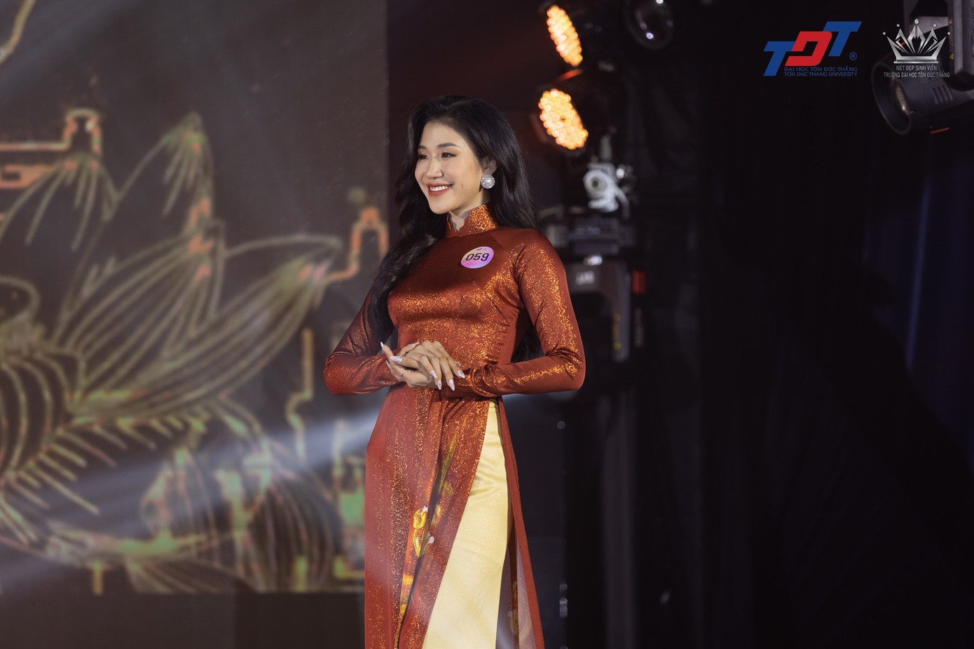 Kiều Anh trong phần thi áo dài truyền thống. (Ảnh: BTC)